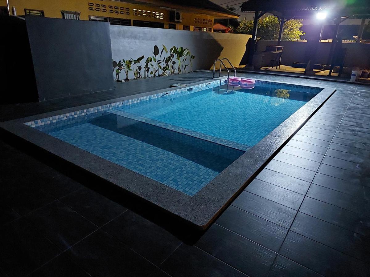 Homestay Pool Manjoi